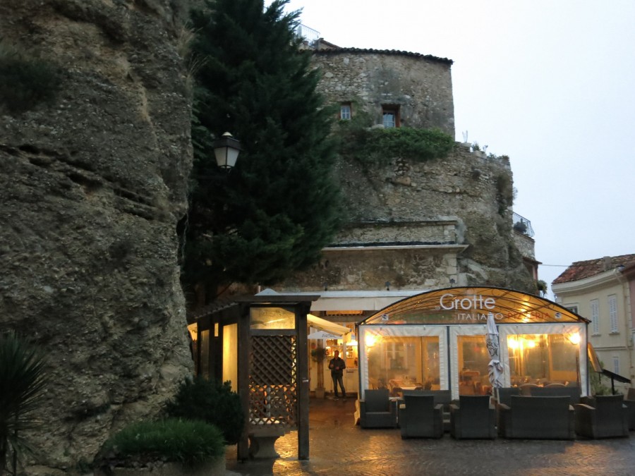 la-grotte–restaurante-chateau-roquebrune-monaco-frança_gruta
