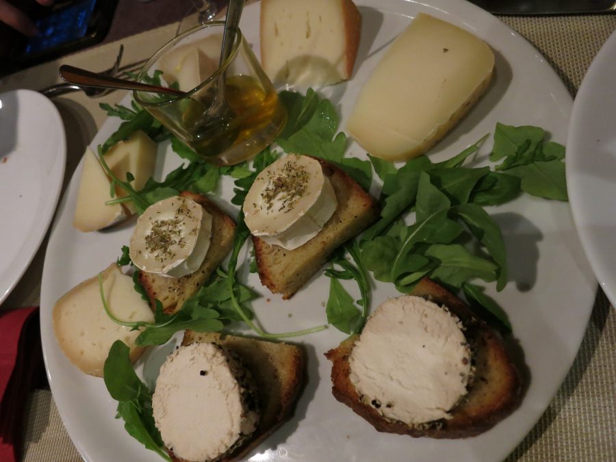 la-grotte-restaurante-queijos-chateau-roquebrune-monaco-franca