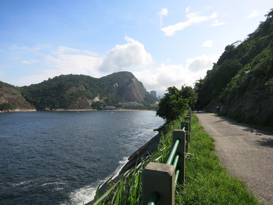 o-que-fazer-no-rio-de-janeiro-praia-vermelha-pista-claudio-coutinho-vista-praia